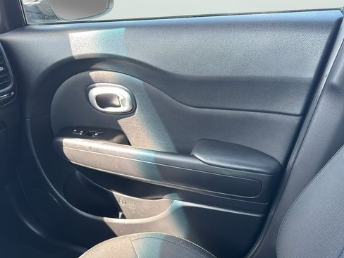 Used 2014 Kia Soul + FWD image 17