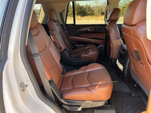 Used 2018 Cadillac Escalade Premium Luxury image 31