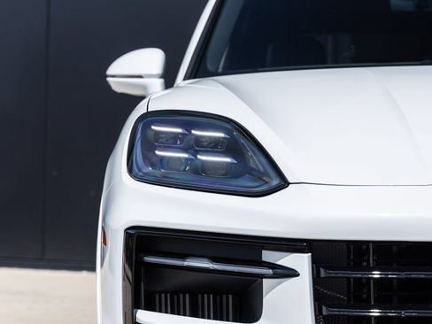 Certified 2026 Porsche Cayenne S AWD/4WD image 19