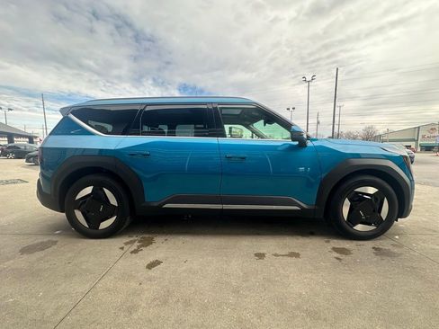 Used 2025 Kia EV9 Wind image 9