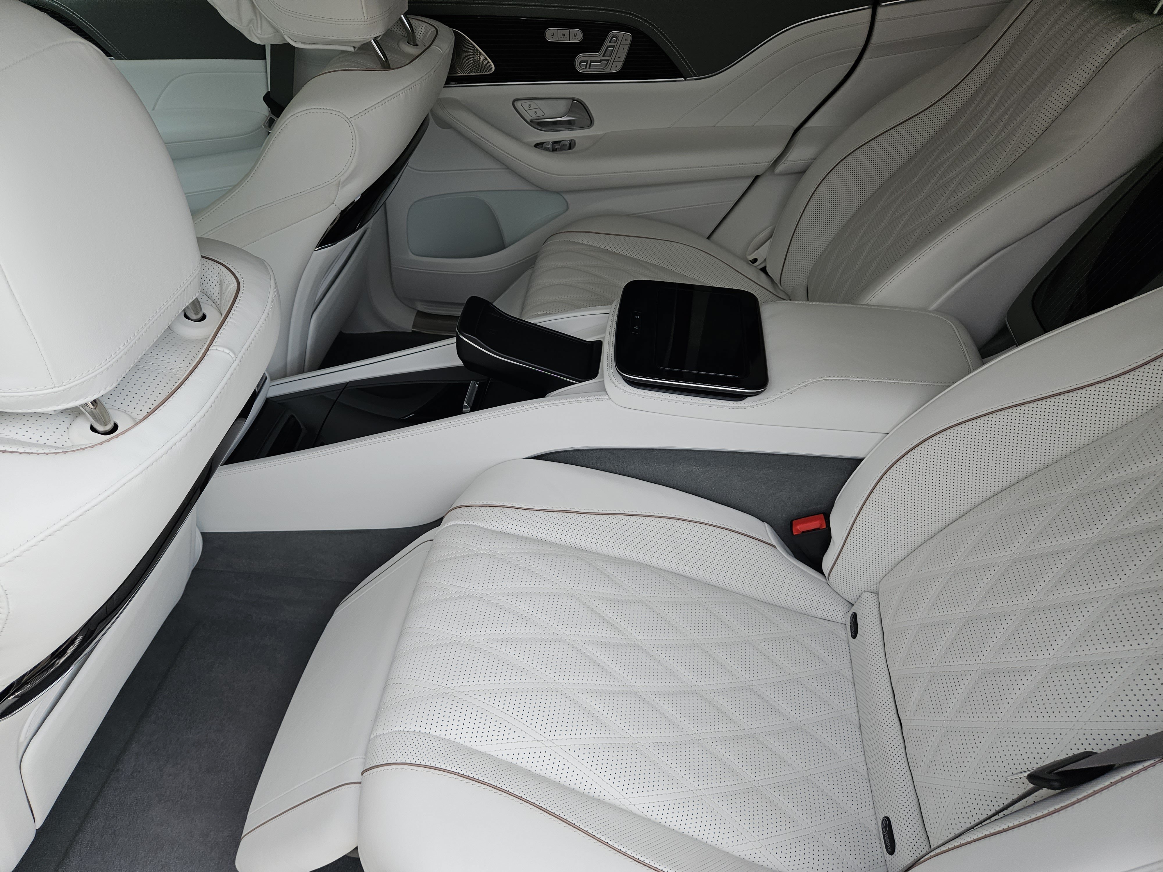 Used 2025 Mercedes-Benz Maybach GLS 600 4MATIC image 26