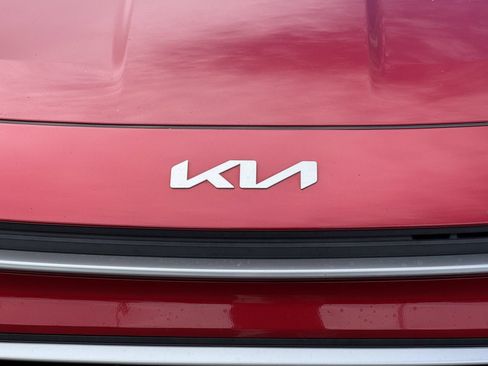 Used 2023 Kia Niro EX FWD image 42