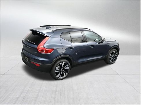 New 2026 Volvo XC40 B5 Ultra AWD/4WD image 17