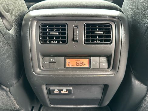 Used 2019 Nissan Pathfinder SV image 23