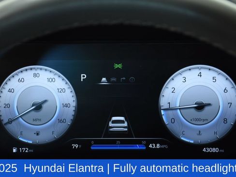 Used 2025 Hyundai Elantra SEL FWD image 13