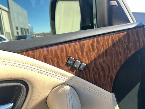 Used 2018 Nissan Armada Platinum image 28