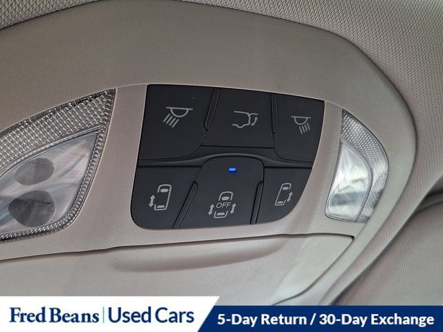 Used 2023 Chrysler Pacifica Limited FWD image 34