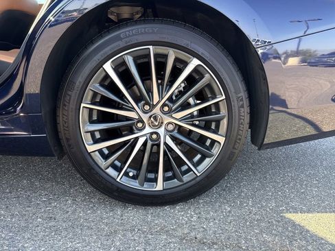 Used 2025 Lexus ES 300h w/ Premium Package FWD image 11