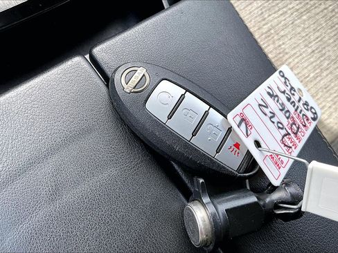 Used 2022 Nissan Rogue SV AWD/4WD image 12