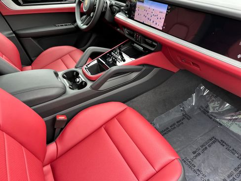New 2026 Porsche Cayenne AWD/4WD image 17