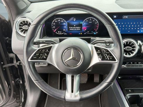 Used 2025 Mercedes-Benz GLB 250 4MATIC image 17