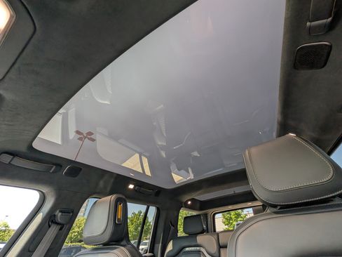 Used 2024 Rivian R1S Adventure AWD/4WD image 32