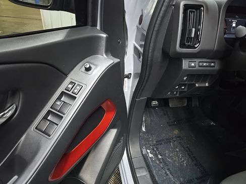 Used 2025 Nissan Frontier PRO-4X AWD/4WD image 28