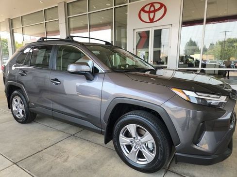 Used 2025 Toyota RAV4 XLE w/ Convenience Package AWD/4WD image 4