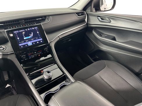 Used 2023 Jeep Grand Cherokee Laredo image 21