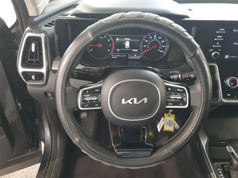 Used 2022 Kia Sorento LX image 18