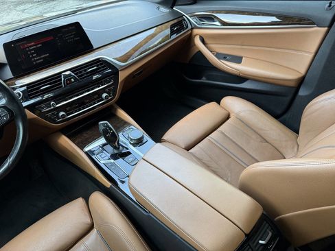 Used 2019 BMW 530i w/ Luxury Package image 14