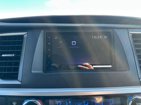 Used 2017 Toyota Highlander Limited image 21