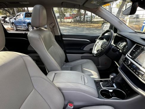 Used 2019 Toyota Highlander Limited Platinum image 47