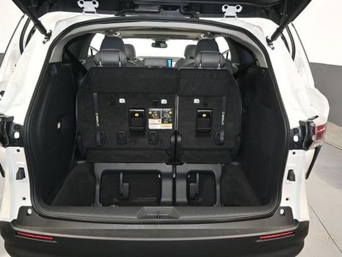 New 2026 Toyota Sienna XLE FWD image 15