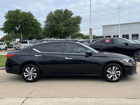 Certified 2025 Nissan Altima 2.5 S FWD image 3