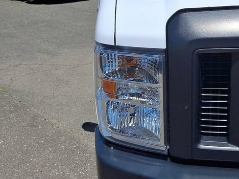 Used 2024 Ford E-450 and Econoline 450 Super Duty RWD image 28