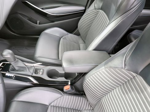 Used 2020 Toyota Corolla XSE image 39