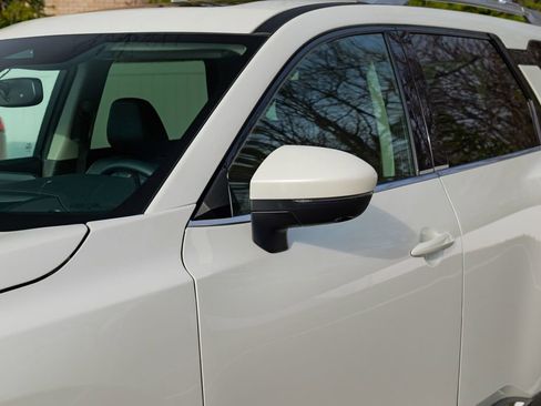 Used 2022 Nissan Pathfinder Platinum w/ Cargo Package image 11