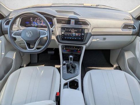 Used 2022 Volkswagen Tiguan SE FWD image 17