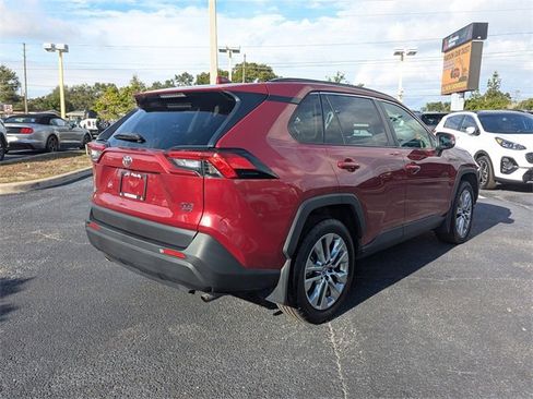 Used 2020 Toyota RAV4 XLE Premium image 6