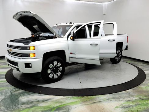 Used 2019 Chevrolet Silverado 2500 LTZ w/ Duramax Plus Package AWD/4WD image 9