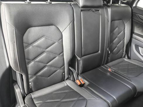 Used 2025 Volkswagen Atlas Cross Sport SE FWD image 40