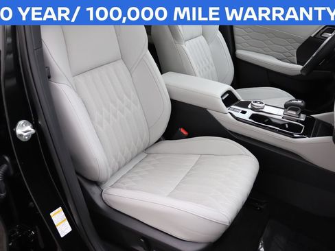 Used 2025 Mitsubishi Outlander AWD image 23