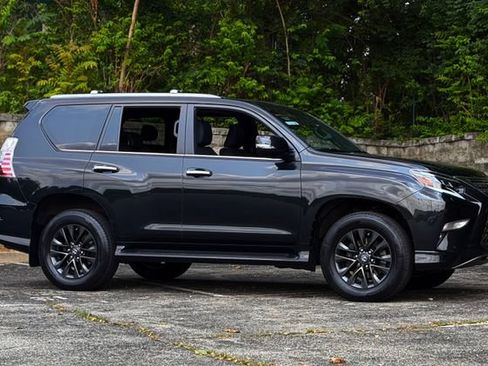 Used 2023 Lexus GX 460 Premium w/ Premium Package AWD/4WD image 2