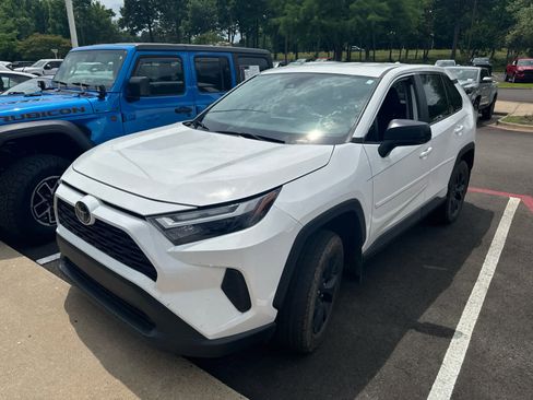Used 2023 Toyota RAV4 LE FWD image 2
