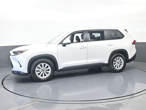 Used 2024 Toyota Grand Highlander FWD image 2