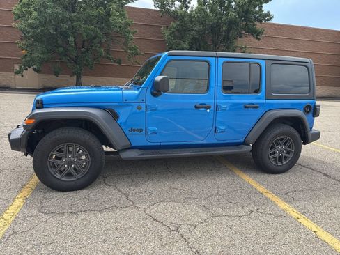 Used 2024 Jeep Wrangler Unlimited Sport AWD/4WD image 30