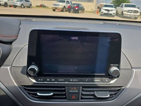 Used 2024 Nissan Altima 2.5 SR FWD image 9