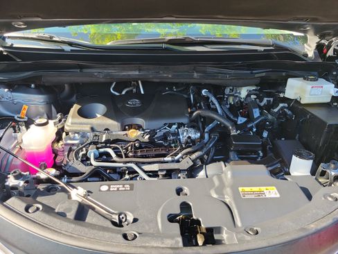 Used 2026 Toyota Sienna XLE FWD image 28