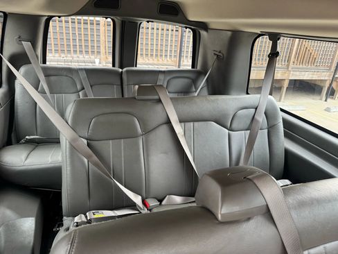 Used 2017 Chevrolet Express 3500 LS image 33