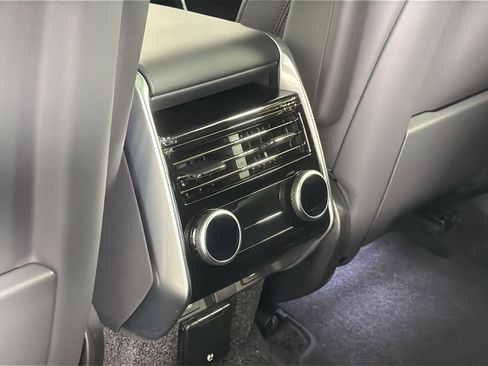 New 2026 Land Rover Range Rover Long Wheelbase SE image 28
