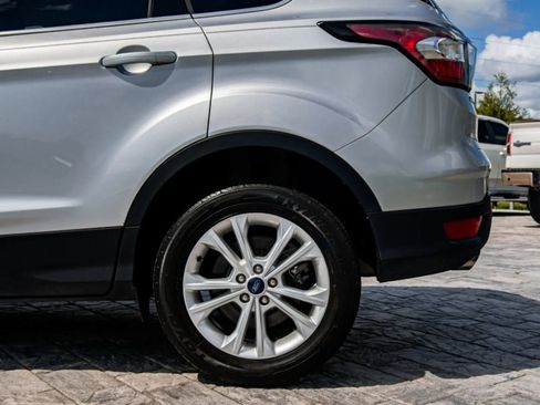 Used 2017 Ford Escape SE FWD image 19