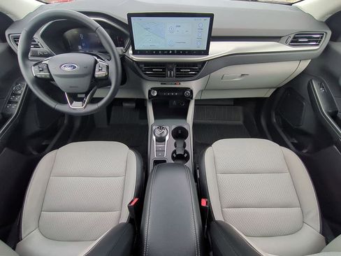 Used 2025 Ford Escape SE w/ Class II Trailer Tow Package image 15