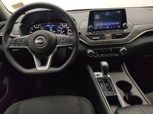 Used 2025 Nissan Altima 2.5 SV FWD image 22