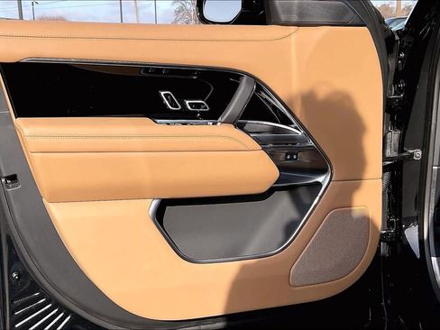 New 2025 Land Rover Range Rover Long Wheelbase SE image 24