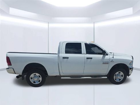 Used 2014 RAM 2500 Tradesman w/ Chrome Appearance Group AWD/4WD image 8