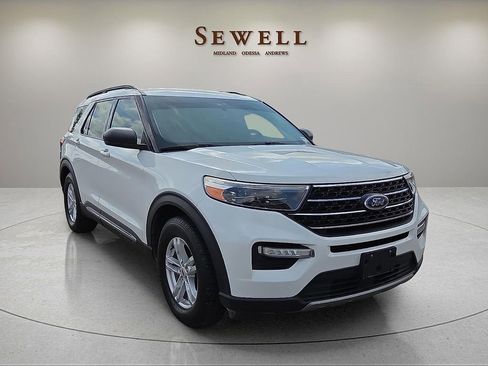 Used 2020 Ford Explorer XLT w/ Equipment Group 202A image 6