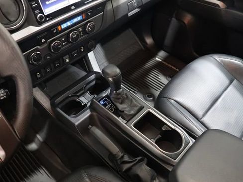 Used 2020 Toyota Tacoma TRD Sport w/ TRD Premium Sport Package AWD/4WD image 29
