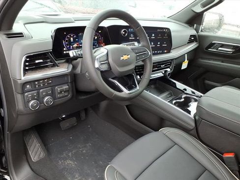 New 2026 Chevrolet Suburban Premier w/ Sun And Tow Package AWD/4WD image 5