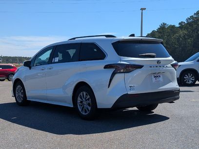 New 2026 Toyota Sienna XLE